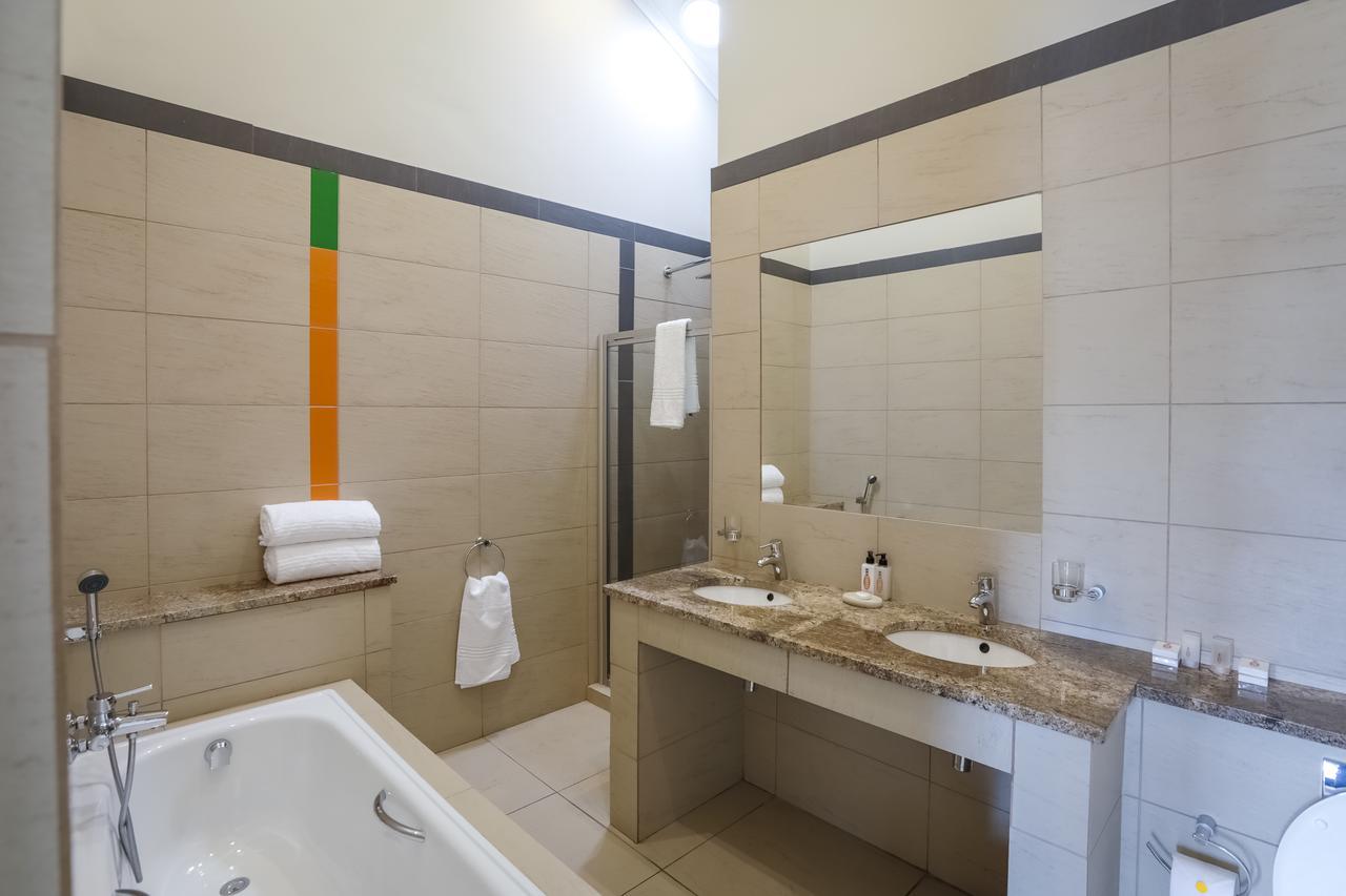Orange Inn Книсна Екстер'єр фото