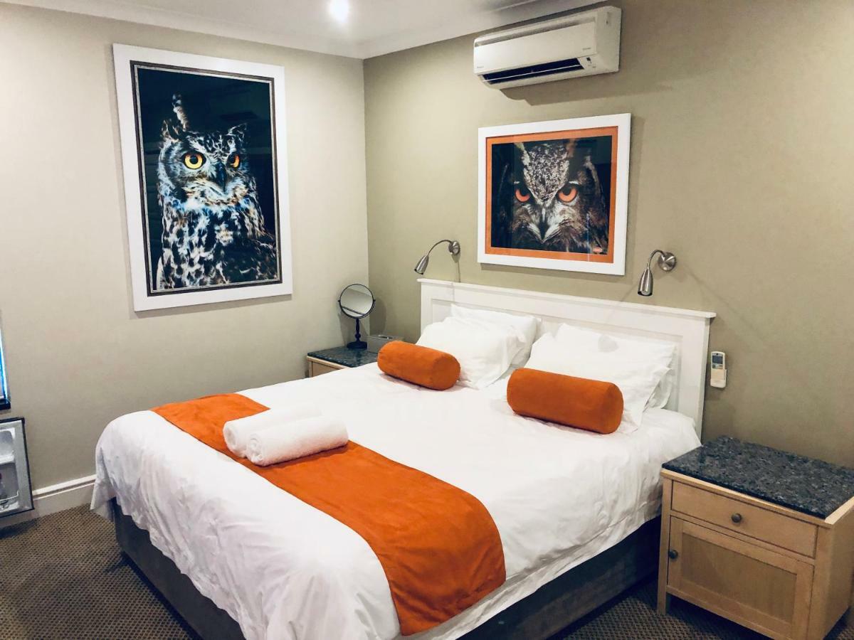 Orange Inn Книсна Номер фото